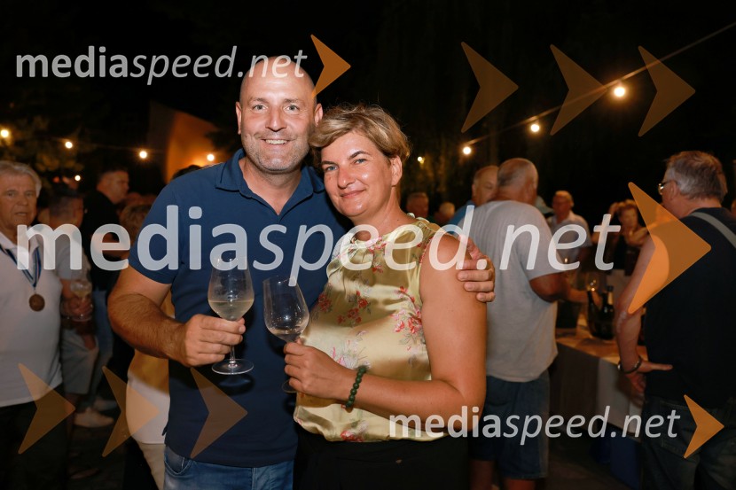  ... ;  Martina  Bukovec, Zavod za turizem in razvoj LendavaVečer lendavskih vin in koncert kvarteta Duh, Festival Vinarium