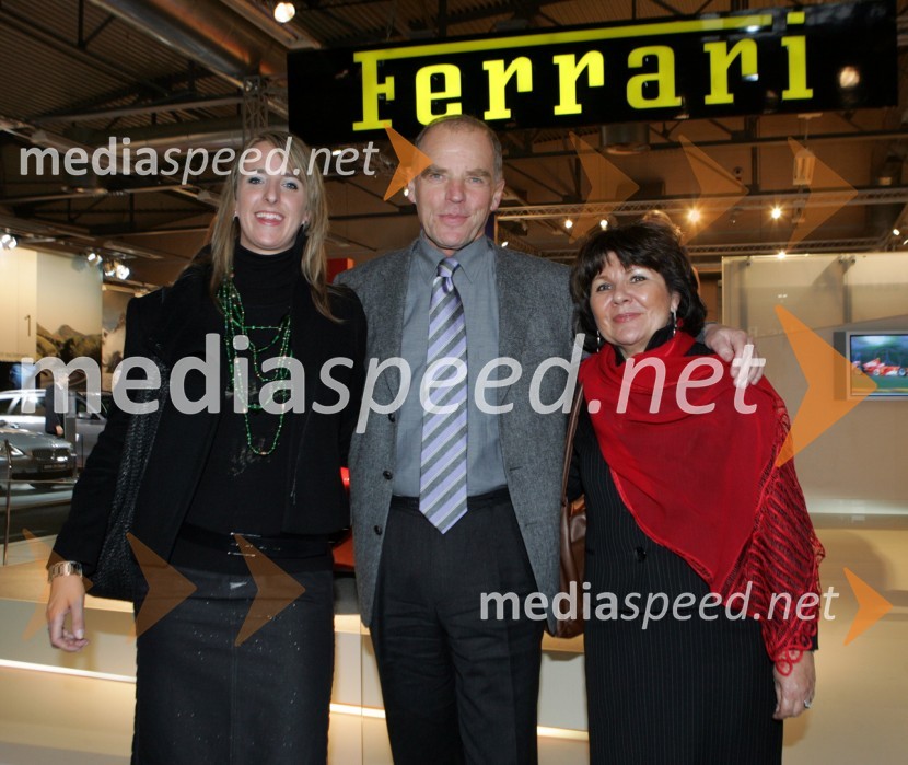 Ula Spindler, agencija Pristop, mag. Herman Rigelnik, generalni direktor Autocommerce d.d. in Vera Mihatovič, pomočnica generalnega direktorja Autocommerce d.d. za finance23. avtomobilski salon Slovenije, Celje