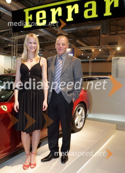 Mag. Herman Rigelnik, direktor podjetja Autocommerce d.d. s hosteso23. avtomobilski salon Slovenije, Celje