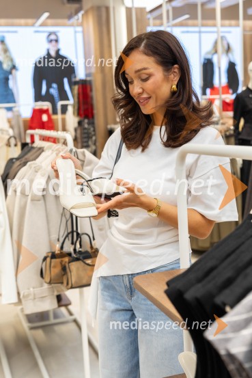  Sabrina VidovičNajvečji Stradivarius v Sloveniji, otvoritev Citycenter Celje