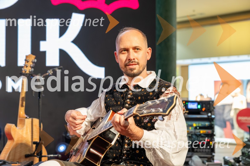  Matic Plevel, kitara, Ansambel Saša AvsenikaAnsambel Saša Avsenika, Europark 26. rojstni dan
