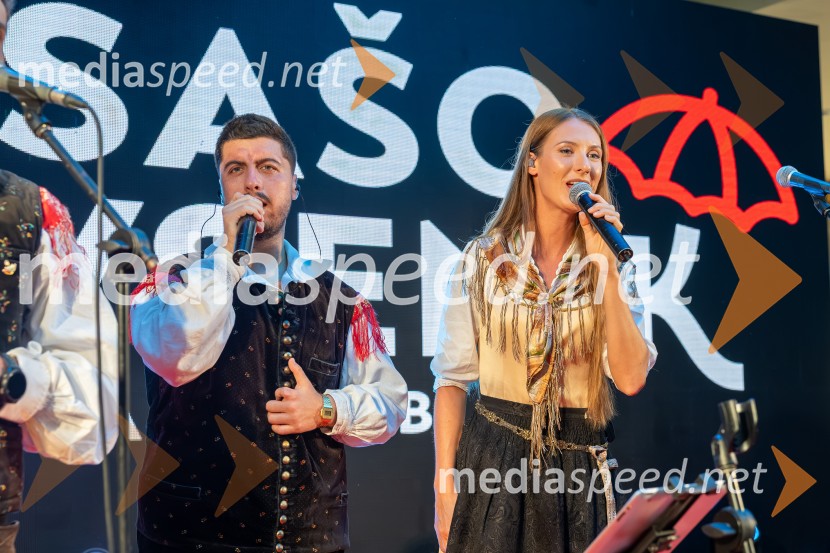  Luka Sešek, pevec, Ansambel Saša Avsenika;  Lucija Selak, pevka, Ansambel Saša AvsenikaAnsambel Saša Avsenika, Europark 26. rojstni dan