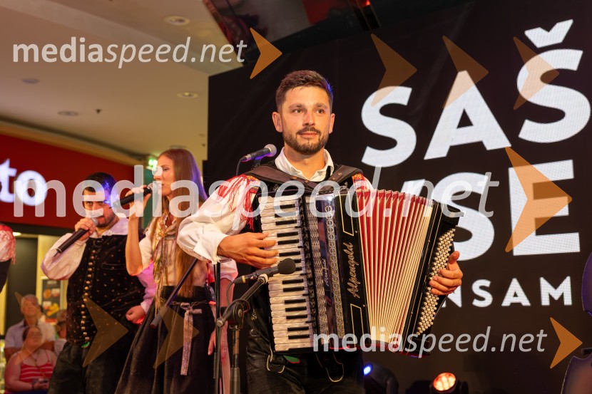  Robi Novak, ansambel Mladi KorenjakiAnsambel Saša Avsenika, Europark 26. rojstni dan