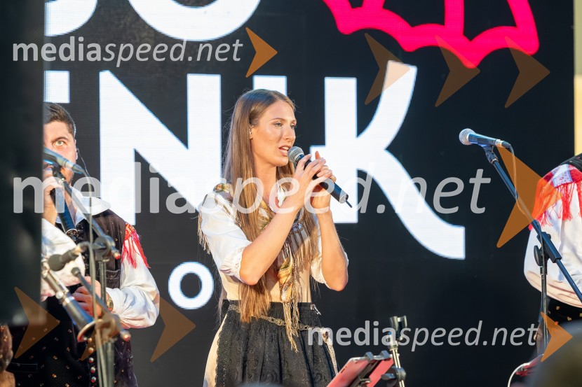  Lucija Selak, pevka, Ansambel Saša AvsenikaAnsambel Saša Avsenika, Europark 26. rojstni dan