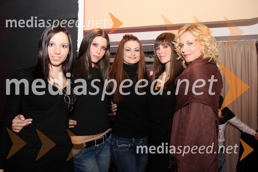 Maja Pšajd, Nastja Slaviček, Aida Muratovič, Pia Sara Odlag in Mateja Bezjak, manekenkeMavrično v Ljubljani, modna revija z znanimi Slovenkami