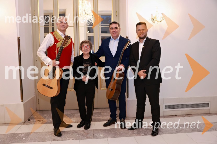 Kitarska virtuoza Srđan Bulatović in Darko Nikčević navdušila v SNG Maribor