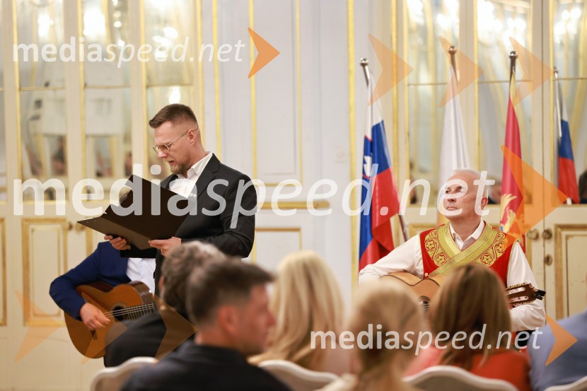 Kitarska virtuoza Srđan Bulatović in Darko Nikčević navdušila v SNG Maribor