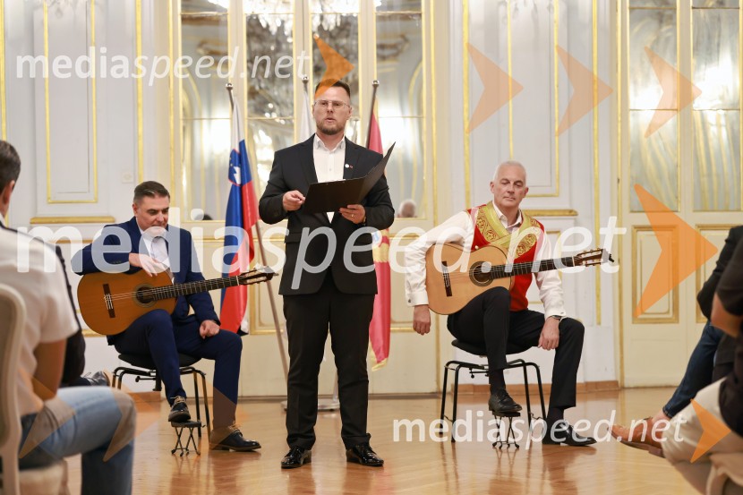 Kitarska virtuoza Srđan Bulatović in Darko Nikčević navdušila v SNG Maribor