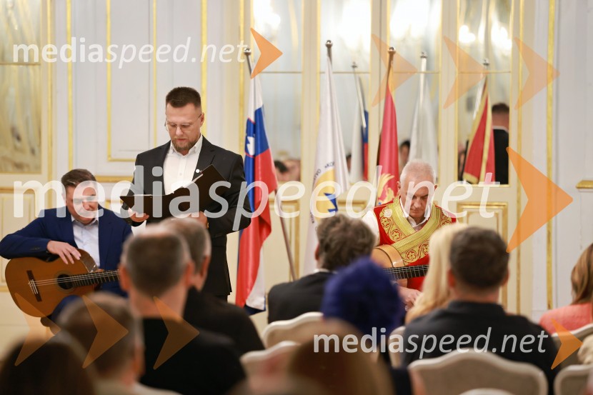 Kitarska virtuoza Srđan Bulatović in Darko Nikčević navdušila v SNG Maribor