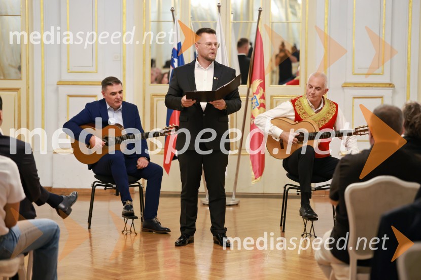 Kitarska virtuoza Srđan Bulatović in Darko Nikčević navdušila v SNG Maribor