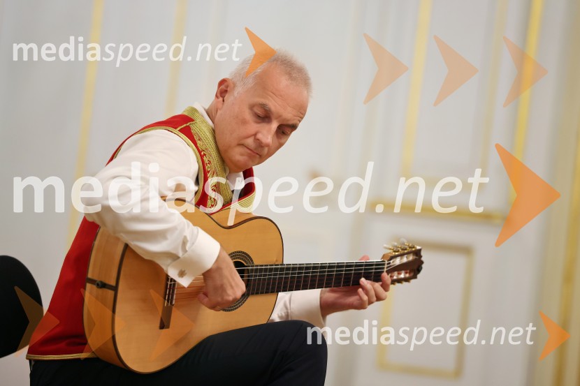 Kitarska virtuoza Srđan Bulatović in Darko Nikčević navdušila v SNG Maribor