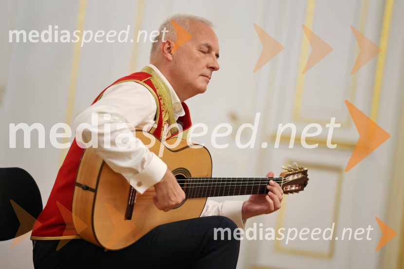 Kitarska virtuoza Srđan Bulatović in Darko Nikčević navdušila v SNG Maribor