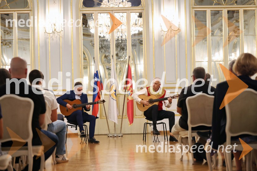Kitarska virtuoza Srđan Bulatović in Darko Nikčević navdušila v SNG Maribor