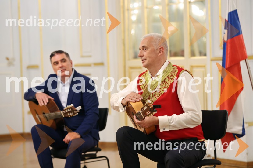 Kitarska virtuoza Srđan Bulatović in Darko Nikčević navdušila v SNG Maribor