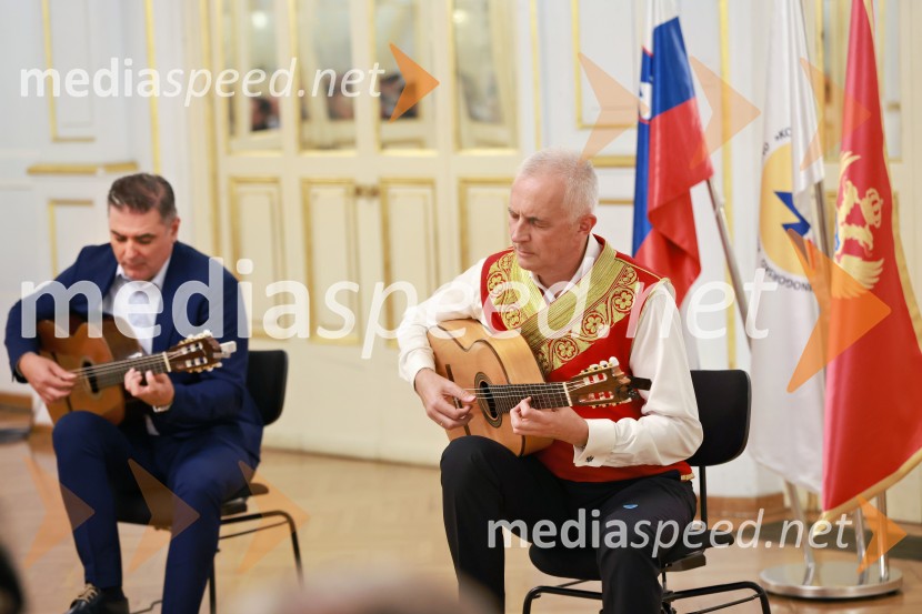 Kitarska virtuoza Srđan Bulatović in Darko Nikčević navdušila v SNG Maribor