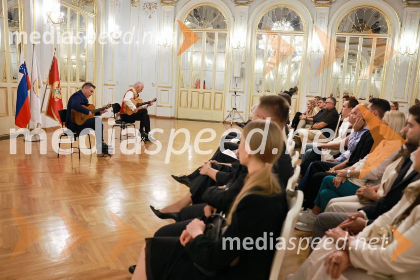 Kitarska virtuoza Srđan Bulatović in Darko Nikčević navdušila v SNG Maribor