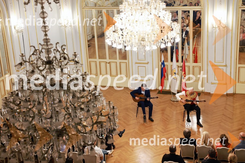 Kitarska virtuoza Srđan Bulatović in Darko Nikčević navdušila v SNG Maribor