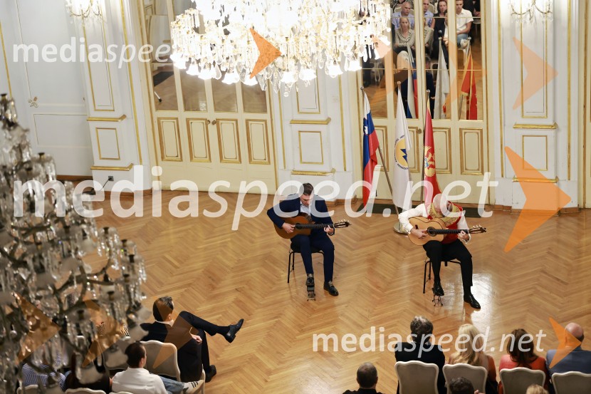 Kitarska virtuoza Srđan Bulatović in Darko Nikčević navdušila v SNG Maribor