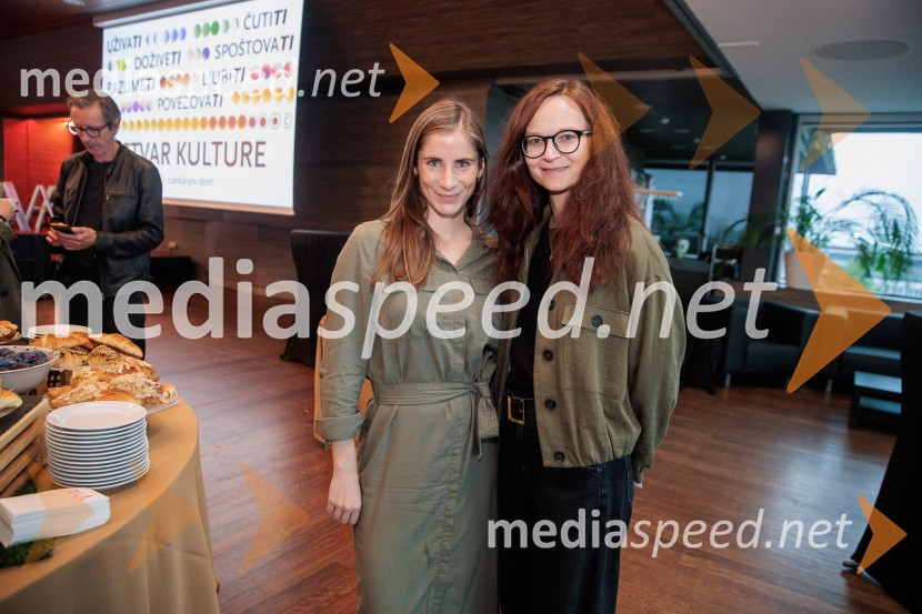  Lea Udovč, novinarka, STA;  Katarina Koprivnikar, marketing MGLPredstavitev nove sezone, Cankarjev dom