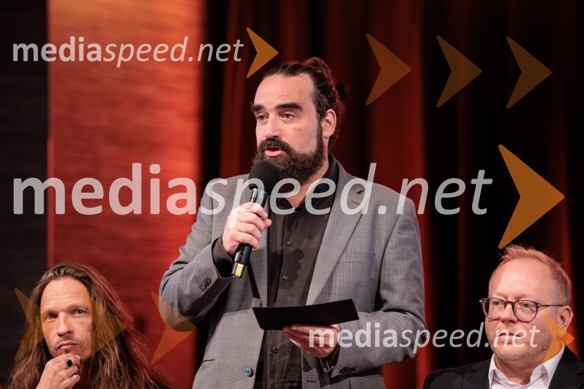  Peter Baroš, direktor kulturno-umetniškega programa Cankarjevega doma;   Jure Novak, generalni direktor, Cankarjev dom; mag. Aleš Drenik, vodja programa resne glasbe, opere in balet, Cankarjev domPredstavitev nove sezone, Cankarjev dom