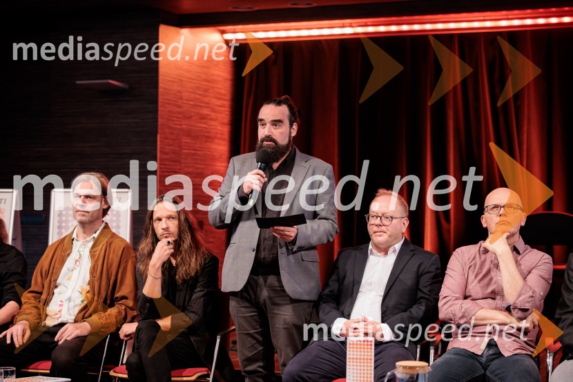  Žiga Predan;  Peter Baroš, direktor kulturno-umetniškega programa Cankarjevega doma;   Jure Novak, generalni direktor, Cankarjev dom; mag. Aleš Drenik, vodja programa resne glasbe, opere in balet, Cankarjev dom;  Simon Popek, vodja filmskega programa Cankarjevega domaPredstavitev nove sezone, Cankarjev dom