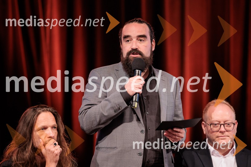  Peter Baroš, direktor kulturno-umetniškega programa Cankarjevega doma;   Jure Novak, generalni direktor, Cankarjev dom; mag. Aleš Drenik, vodja programa resne glasbe, opere in balet, Cankarjev domPredstavitev nove sezone, Cankarjev dom