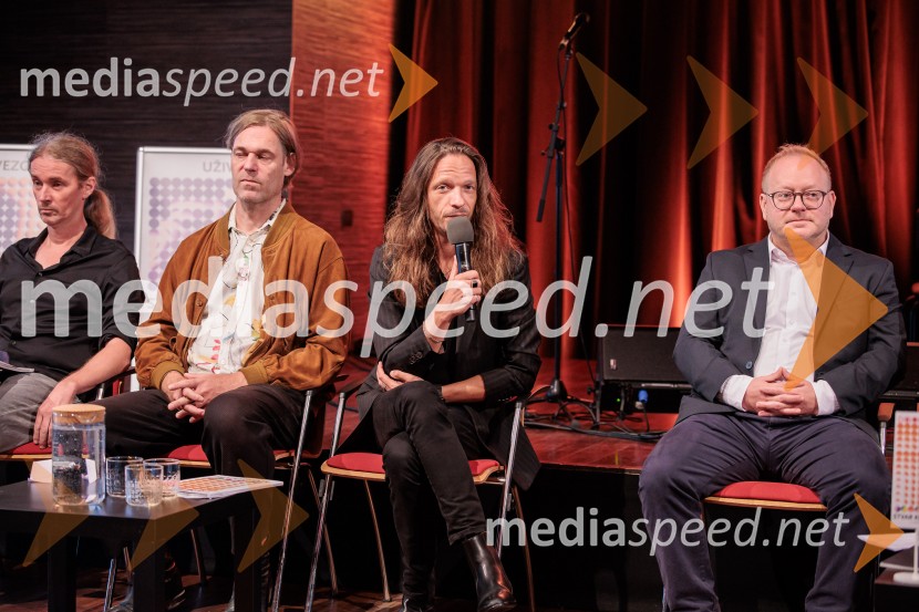  Andrej Jaklič, vodja gledališkega in sodobnoplesnega programa CD;  Žiga Predan;  Peter Baroš, direktor kulturno-umetniškega programa Cankarjevega doma; mag. Aleš Drenik, vodja programa resne glasbe, opere in balet, Cankarjev domPredstavitev nove sezone, Cankarjev dom