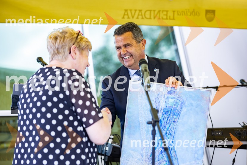  Eva Marija Banutai, predsednica, Turistična zveza Lendava;  Janez Magyar, župan, Občina Lendava11. obletnica stolpa Vinarium, Festival Vinarium