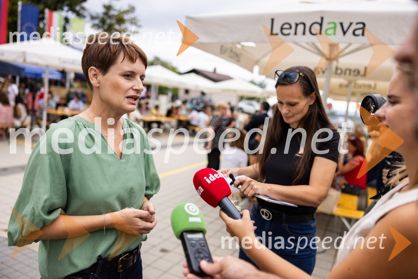  Mojca Makovec Haložan, direktorica Center za zdravje in razvoj, Murska Sobota;  Tatjana Maguša, Mediaspeed d.o.o.11. obletnica stolpa Vinarium, Festival Vinarium