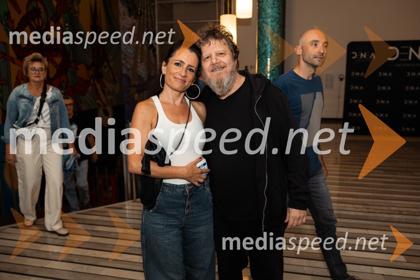  Emanuela Montanič, pianistka;  Tomislav  Jovanović - Tokac, pevec skupine Dan DHamo & Tribute 2 Love, koncert ob 20-letnici delovanja