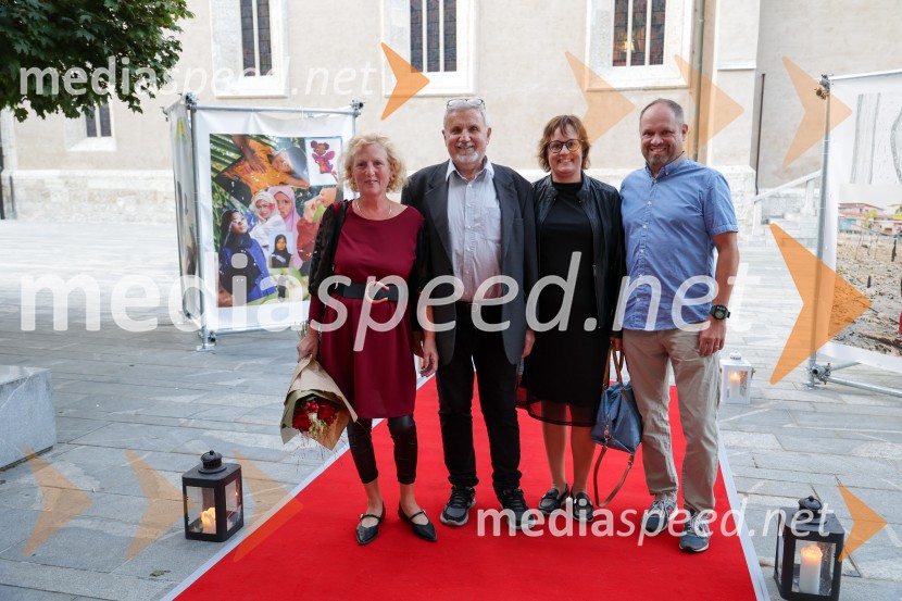Osem ur ni ves dan, premiera, Prešernovo gledališče Kranj