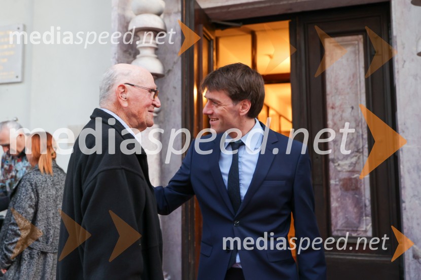  ... ;  Rok J. Bozovičar, direktor, Prešernovo gledališče Kranj Osem ur ni ves dan, premiera, Prešernovo gledališče Kranj