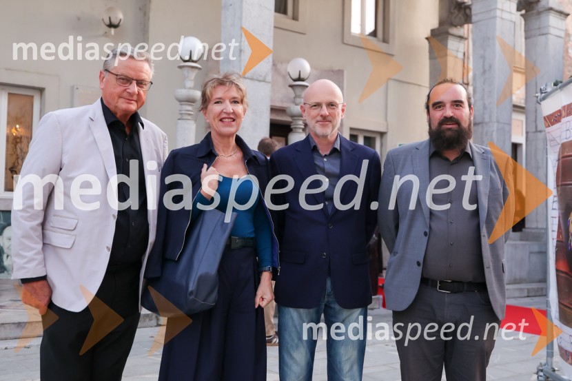  ... ;  Vesna Jurca Tadel, nekdanja ravnateljica SNG Drama Ljubljana;  Boštjan Tadel;   Jure Novak, generalni direktor, Cankarjev domOsem ur ni ves dan, premiera, Prešernovo gledališče Kranj
