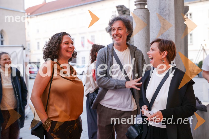  Gaja Kryštufek Gostiša, poslovna sekretarka, Prešernovo Gledališče Kranj;  ... ;  Vesna  Slapar, igralkaOsem ur ni ves dan, premiera, Prešernovo gledališče Kranj