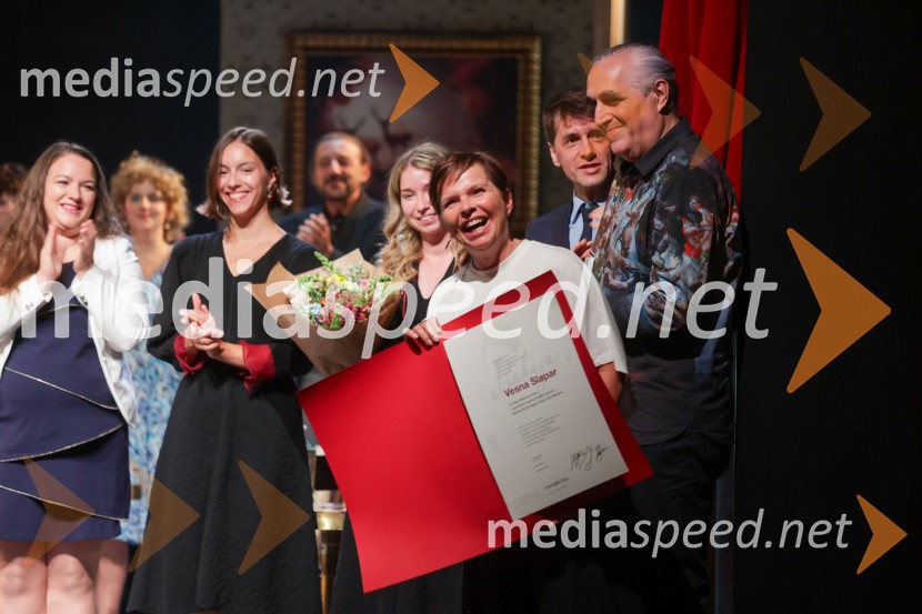  Vesna  Slapar, igralkaOsem ur ni ves dan, premiera, Prešernovo gledališče Kranj
