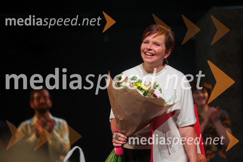  Vesna  Slapar, igralkaOsem ur ni ves dan, premiera, Prešernovo gledališče Kranj