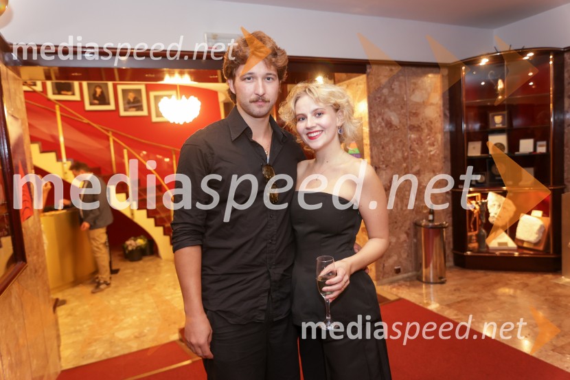  Filip Žunić, igralec;  Suzana Krevh, igralkaOsem ur ni ves dan, premiera, Prešernovo gledališče Kranj
