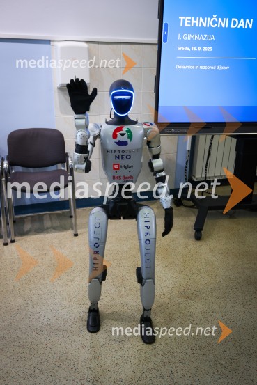 Mladi raziskovalci tehnike 2026 in prikaz delovanja humanoidnega robota