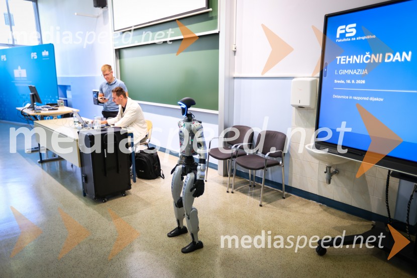 Mladi raziskovalci tehnike 2026 in prikaz delovanja humanoidnega robota