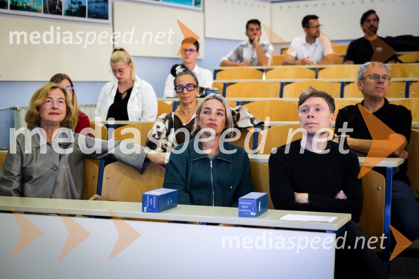 Mladi raziskovalci tehnike 2026 in prikaz delovanja humanoidnega robota