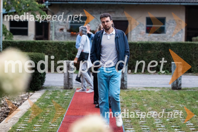 Iskrivo v živo: pogovor z akad. prof. dr. Jožetom Pirjevcem o Edvardu Kardelju na Škrabčevi domačiji