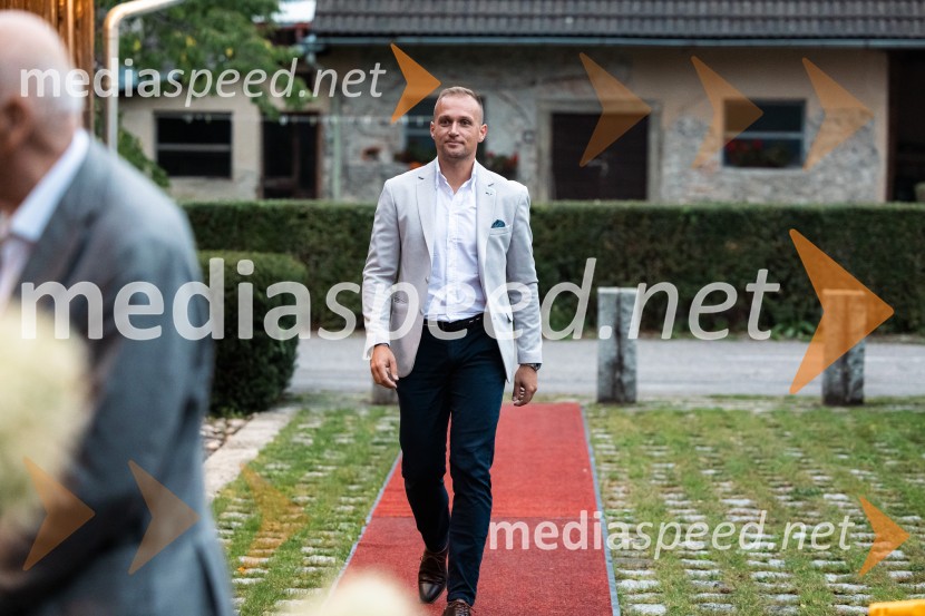 Iskrivo v živo: pogovor z akad. prof. dr. Jožetom Pirjevcem o Edvardu Kardelju na Škrabčevi domačiji