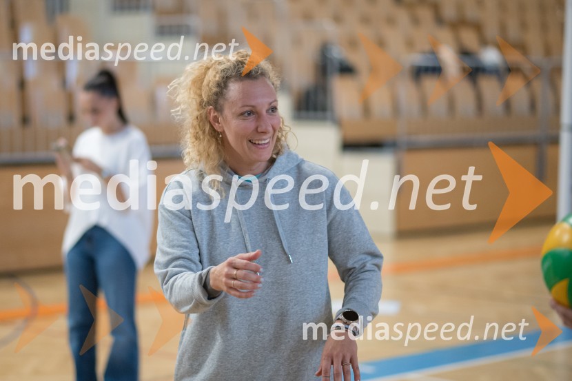  Ilka Štuhec, nekdanja slovenska alpska smučarkaŠportno popoldne z Vesno Ponorac, Hitradiem Center in Olimpijskim komitejem Slovenije