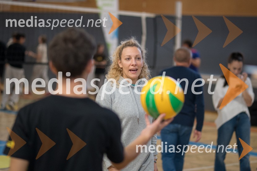 Ilka Štuhec, nekdanja slovenska alpska smučarkaŠportno popoldne z Vesno Ponorac, Hitradiem Center in Olimpijskim komitejem Slovenije