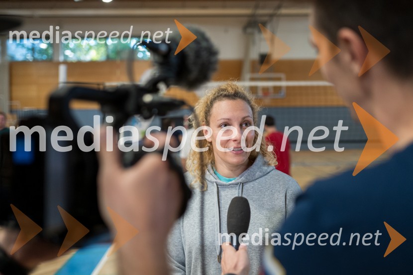  Ilka Štuhec, nekdanja slovenska alpska smučarkaŠportno popoldne z Vesno Ponorac, Hitradiem Center in Olimpijskim komitejem Slovenije