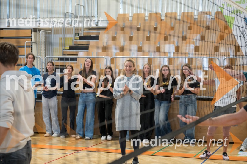  Ilka Štuhec, nekdanja slovenska alpska smučarkaŠportno popoldne z Vesno Ponorac, Hitradiem Center in Olimpijskim komitejem Slovenije