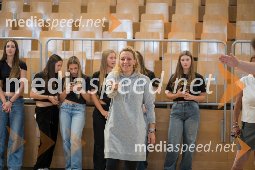  Ilka Štuhec, nekdanja slovenska alpska smučarkaŠportno popoldne z Vesno Ponorac, Hitradiem Center in Olimpijskim komitejem Slovenije