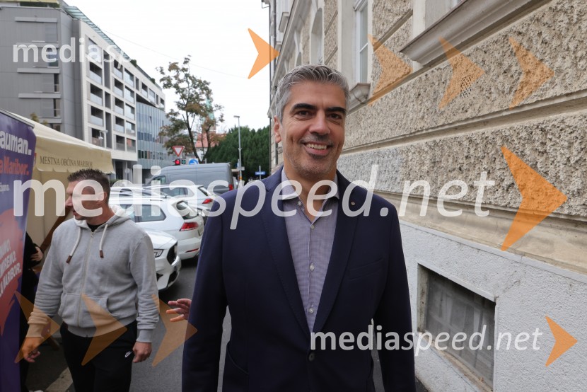  Bor Greiner, kandidat za župana MOMBor Greiner vložil župansko kandidaturo s podporo volivk in volivcev