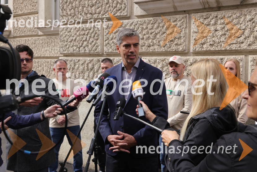  Bor Greiner, kandidat za župana MOMBor Greiner vložil župansko kandidaturo s podporo volivk in volivcev