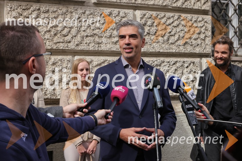  Bor Greiner, kandidat za župana MOM; dr. Rudi Klanjšek , Filozofska fakulteta, Univerza v MariboruBor Greiner vložil župansko kandidaturo s podporo volivk in volivcev